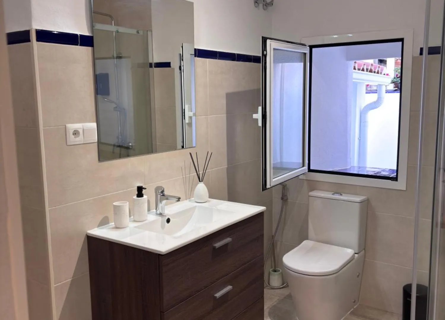 Shanti'S Andalusian Rooms Malaga Guest house